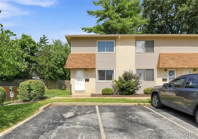 Photo 1 of Condo for sale at 879 Portsdown Rd, Ballwin, MO 63011 | MLS# MIS26044058 | Listing updated on 2026-08-12
