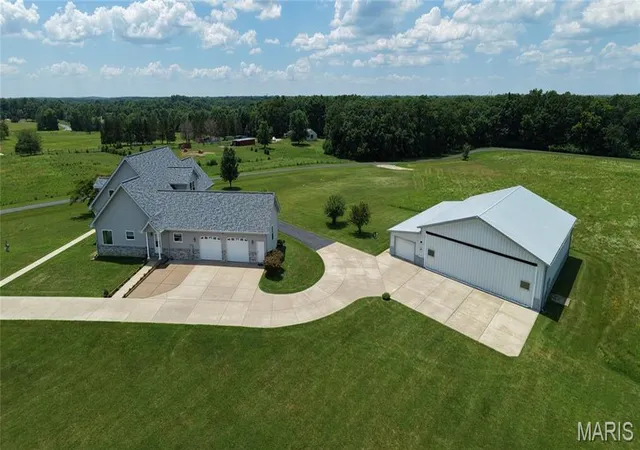 Photo 2 of Single family home for sale at 25 Barnstormer Ln, Foristell, MO 63348 | MLS# MIS26044063 | Listing updated on 2026-08-23