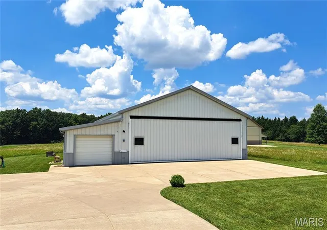 Photo 3 of Single family home for sale at 25 Barnstormer Ln, Foristell, MO 63348 | MLS# MIS26044063 | Listing updated on 2026-08-23