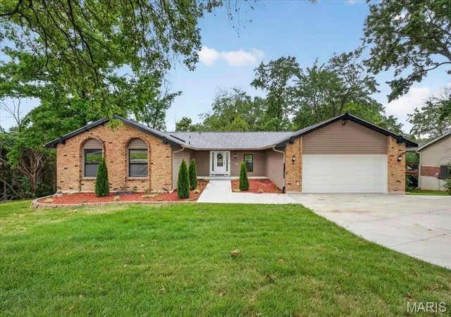 Photo 1 of Single family home for sale at 863 Woods Mill Rd, Ballwin, MO 63011 | MLS# MIS26044070 | Listing updated on 2026-09-15