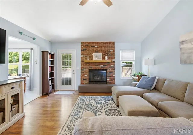 Photo 4 of Sale Pending at 10 Spring Terrace Ct, Columbia, IL 62236 | MLS# MIS26044075 | Listing updated on 2026-08-29