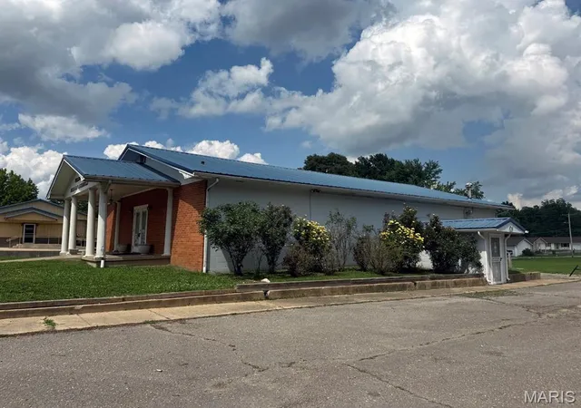 Homes for sale in Dexter, MO | 405 One Mile Road, Dexter, MO 63841 | MLS# MIS26044077
