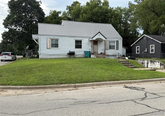 Homes for sale in Lebanon, MO | 685 W 2nd St, Lebanon, MO 65536 | MLS# MIS26044079