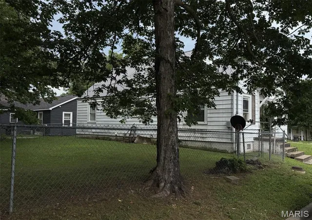 Homes for sale in Lebanon, MO | 685 W 2nd St, Lebanon, MO 65536 | MLS# MIS26044079