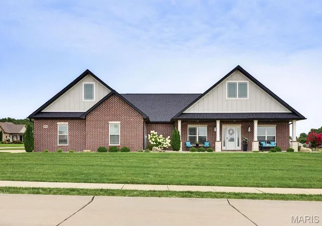 Homes for sale in Cape Girardeau, MO | 272 Orange Bowl Dr, Cape Girardeau, MO 63701 | MLS# MIS26044083