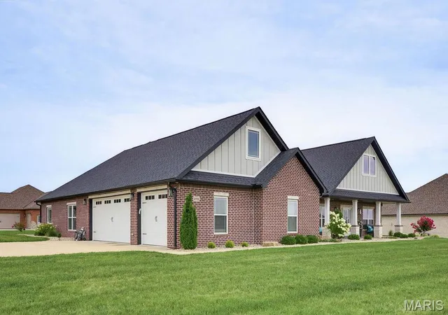 Homes for sale in Cape Girardeau, MO | 272 Orange Bowl Dr, Cape Girardeau, MO 63701 | MLS# MIS26044083