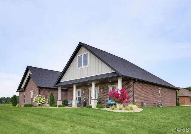 Homes for sale in Cape Girardeau, MO | 272 Orange Bowl Dr, Cape Girardeau, MO 63701 | MLS# MIS26044083
