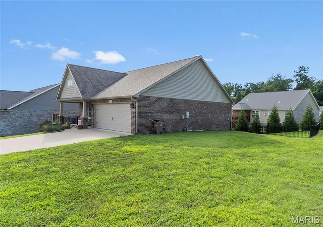 Photo 4 of Single family home for sale at 1908 Wheelwright Dr, Cape Girardeau, MO 63701 | MLS# MIS26044091 | Listing updated on 2026-07-27