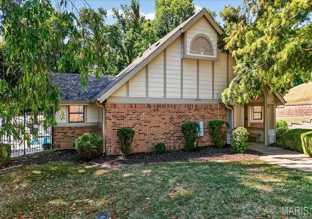 Homes for sale in Maryland Heights, MO | 12952 Bryce Canyon Drive, Maryland Heights, MO 63043 | Houzeo