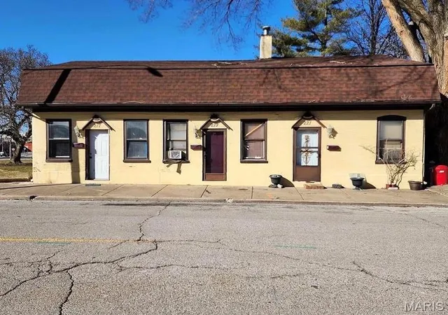 1st image of 219 N High St, Belleville, IL 62220 | MLS# MIS26044138