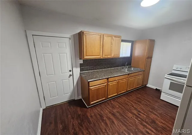 Photo 3 of Multi family home for sale at 219 N High St, Belleville, IL 62220 | MLS# MIS26044138 | Listing updated on 2026-08-14