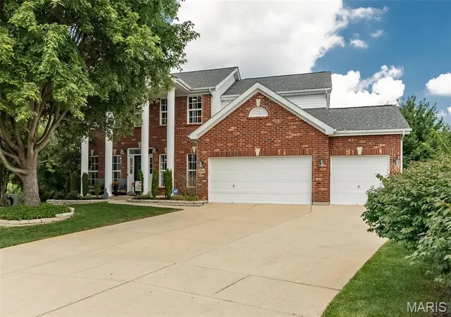 2nd image of 356 Carr Manor Ct, Ballwin, MO 63021 | MLS# MIS26044143