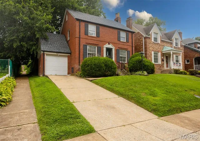 Photo 2 of Sale Pending at 7626 Lindbergh Dr, Saint Louis, MO 63117 | MLS# MIS26044145 | Listing updated on 2026-08-14