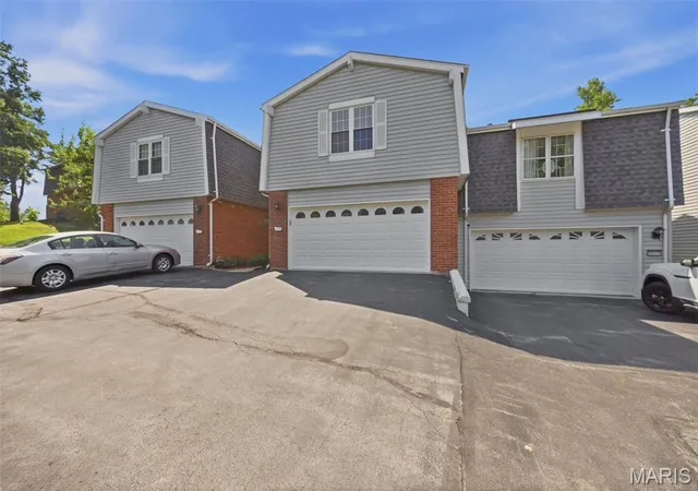 3rd image of 14520 Bantry Ln, Chesterfield, MO 63017 | MLS# MIS26044153