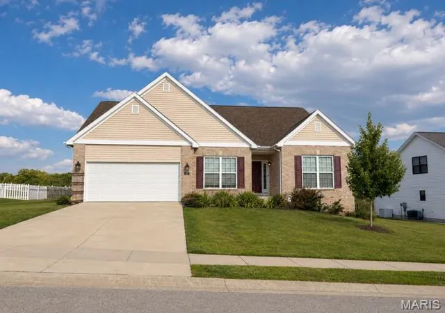 Photo 2 of Single family home for sale at 207 Grand Rapids Ln, Edwardsville, IL 62025 | MLS# MIS26044156 | Listing updated on 2026-09-13