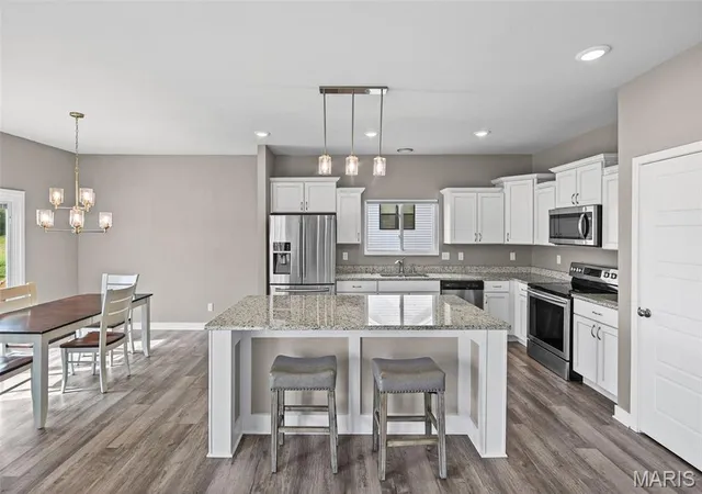 Photo 3 of Single family home for sale at 207 Grand Rapids Ln, Edwardsville, IL 62025 | MLS# MIS26044156 | Listing updated on 2026-10-04