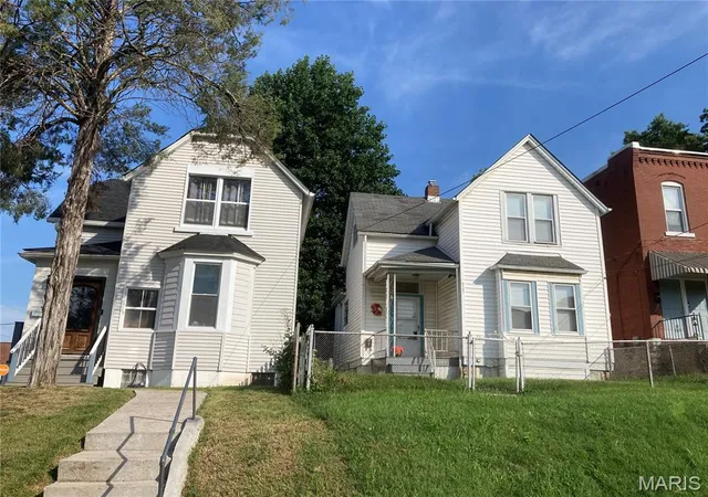 Photo 2 of Sale Pending at 5121 Wicklow Pl, St Louis, MO 63111 | MLS# MIS26044166 | Listing updated on 2026-08-28