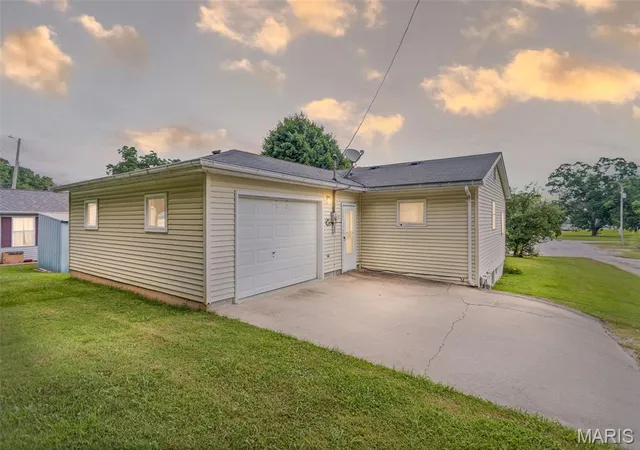 1st image of 404 N 4th St, Kampsville, IL 62053 | MLS# MIS26044167