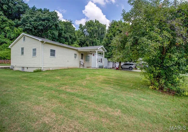 3rd image of 404 N 4Th St, Kampsville, IL 62053 | MLS# MIS26044167