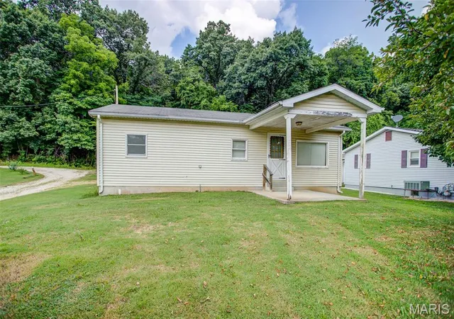 4th image of 404 N 4Th St, Kampsville, IL 62053 | MLS# MIS26044167