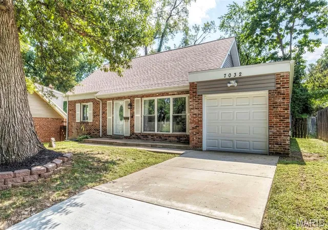 Photo 2 of Sale Pending at 7032 Canton Ave, University City, MO 63130 | MLS# MIS26044176 | Listing updated on 2026-09-01