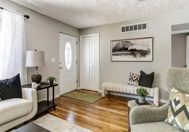 Photo 3 of Sale Pending at 7032 Canton Ave, University City, MO 63130 | MLS# MIS26044176 | Listing updated on 2026-09-01