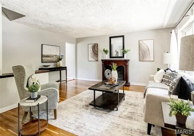 Photo 3 of Sale Pending at 7032 Canton Ave, University City, MO 63130 | MLS# MIS26044176 | Listing updated on 2026-09-01