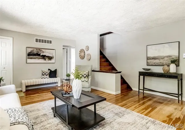Photo 4 of Sale Pending at 7032 Canton Ave, University City, MO 63130 | MLS# MIS26044176 | Listing updated on 2026-09-01