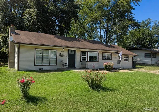 Homes for sale in Richland, MO | 619 E National Ave, Richland, MO 65556 | MLS# MIS26044177