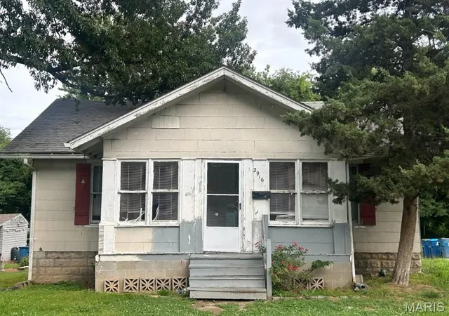 Photo 1 of Sale Pending at 2916 Sanford Ave, Alton, IL 62002 | MLS# MIS26044180 | Listing updated on 2026-09-08