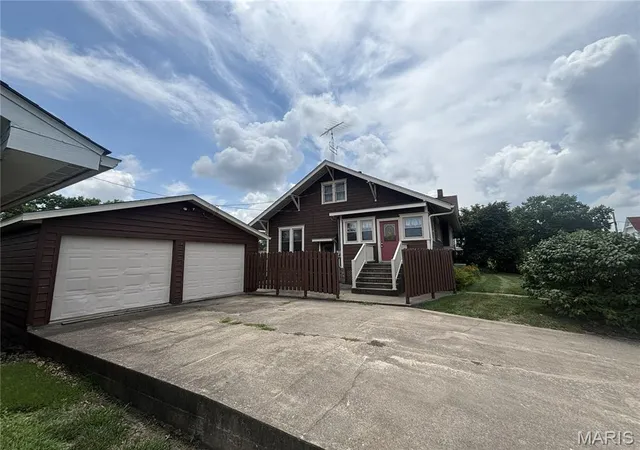 Homes for sale in Vandalia, MO | 414 N Jefferson St, Vandalia, MO 63382 | MLS# MIS26044183