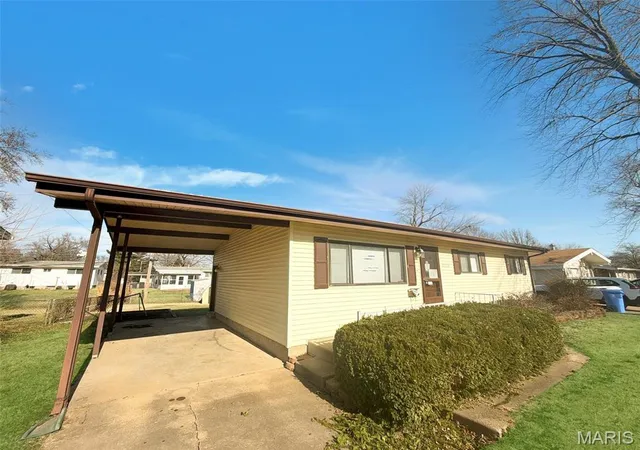 Homes for sale in St Louis, MO | 2325 Pheasant Dr, St Louis, MO 63031 | MLS# MIS26044186