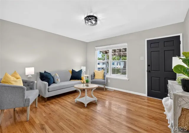Photo 2 of Sale Pending at 807 Saint Bernard Dr, O Fallon, MO 63366 | MLS# MIS26044197 | Listing updated on 2026-08-29