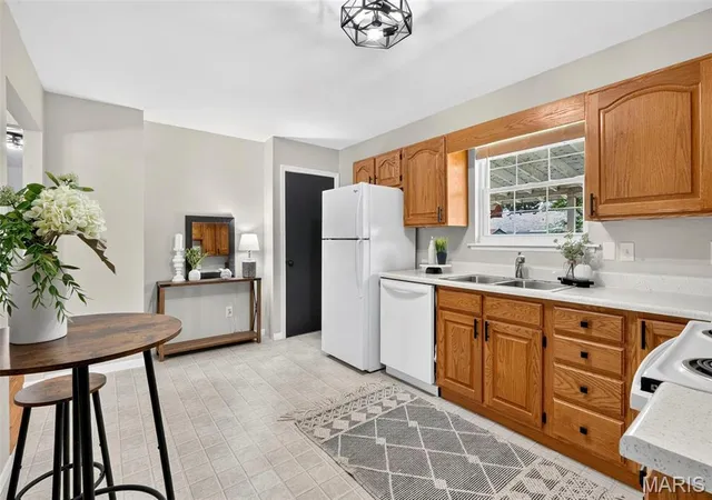 Photo 3 of Sale Pending at 807 Saint Bernard Dr, O Fallon, MO 63366 | MLS# MIS26044197 | Listing updated on 2026-08-29