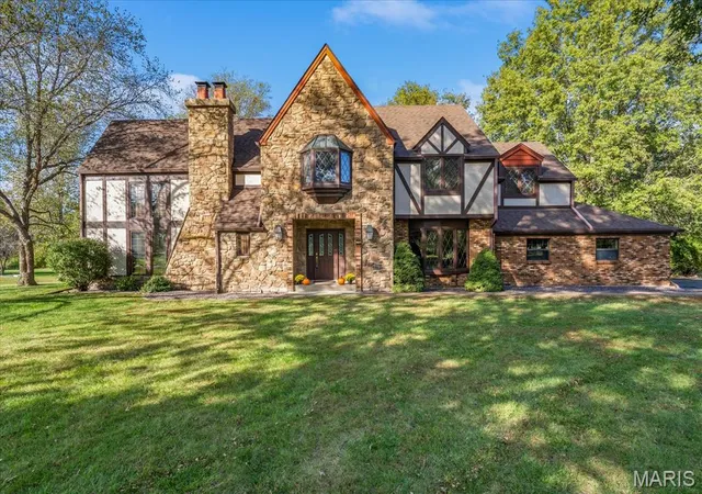 Photo 1 of Single family home for sale at 5261 White Oak Dr, Smithton, IL 62285 | MLS# MIS26044200 | Listing updated on 2026-10-26