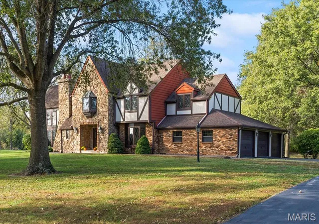 Photo 1 of Single family home for sale at 5261 White Oak Dr, Smithton, IL 62285 | MLS# MIS26044200 | Listing updated on 2026-10-26