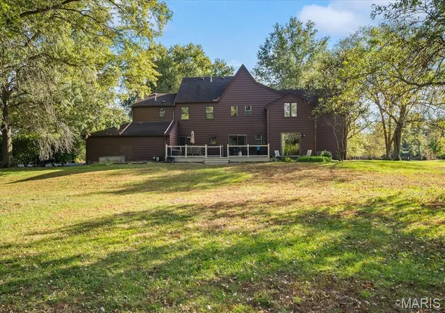 Photo 2 of Single family home for sale at 5261 White Oak Dr, Smithton, IL 62285 | MLS# MIS26044200 | Listing updated on 2026-10-26