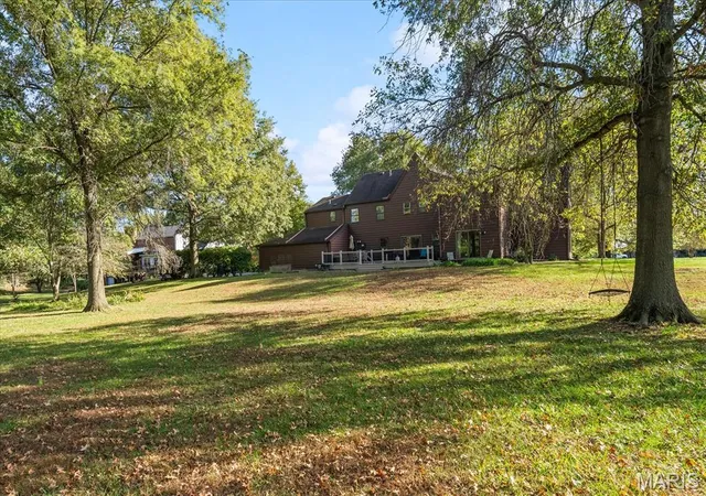 Photo 3 of Single family home for sale at 5261 White Oak Dr, Smithton, IL 62285 | MLS# MIS26044200 | Listing updated on 2026-10-26