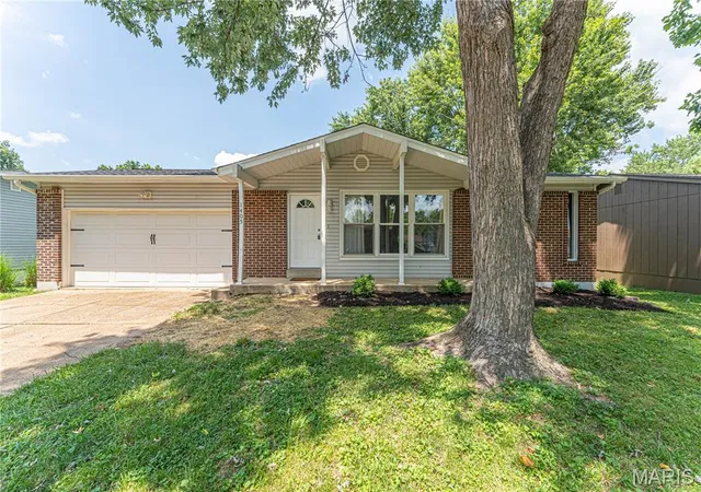 Photo 1 of Sale Pending at 1405 Birch Dr, Pacific, MO 63069 | MLS# MIS26044214 | Listing updated on 2026-09-23