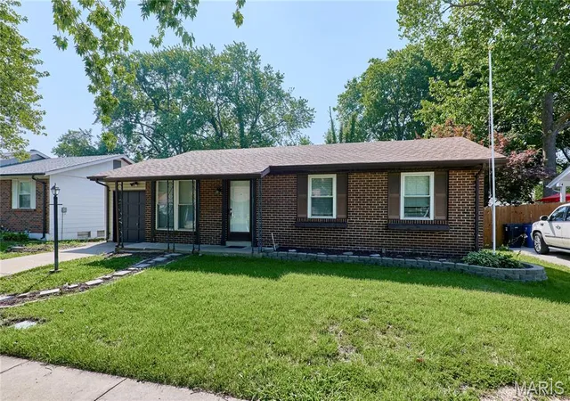 3rd image of 2942 Chance Dr, Florissant, MO 63031 | MLS# MIS26044219