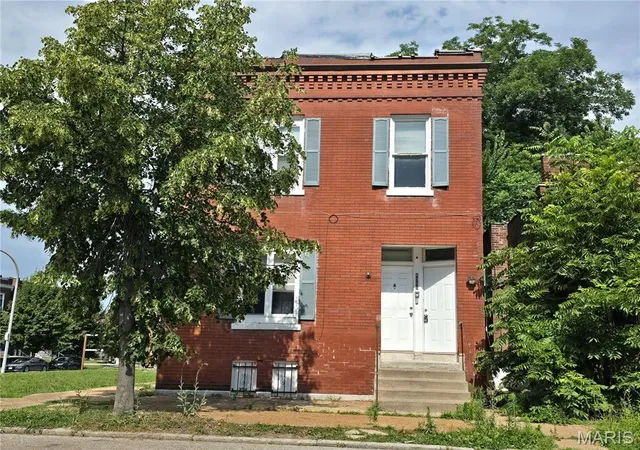 Photo 1 of Sale Pending at 4555 S Compton Ave, Saint Louis, MO 63111 | MLS# MIS26044220 | Listing updated on 2026-08-11