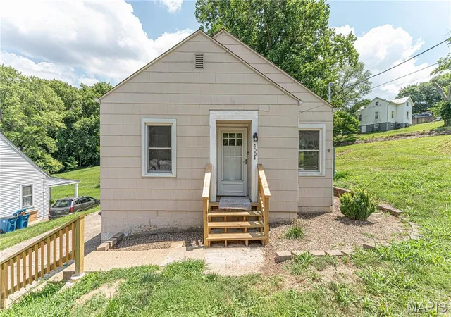 Photo 1 of Sale Pending at 1004 Miller St, New Haven, MO 63068 | MLS# MIS26044229 | Listing updated on 2026-07-19