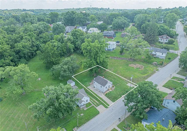 Photo 4 of Sale Pending at 1004 Miller St, New Haven, MO 63068 | MLS# MIS26044229 | Listing updated on 2026-07-19