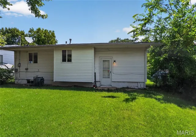 Photo 3 of Sale Pending at 10341 Lilac Ave, St Louis, MO 63137 | MLS# MIS26044239 | Listing updated on 2026-10-19