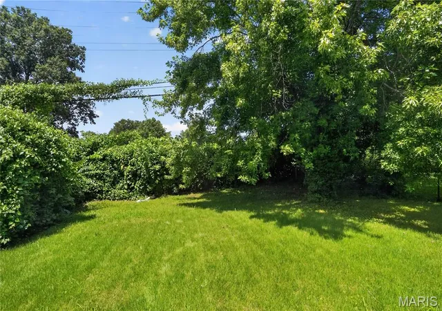Photo 3 of Sale Pending at 10341 Lilac Ave, St Louis, MO 63137 | MLS# MIS26044239 | Listing updated on 2026-10-19