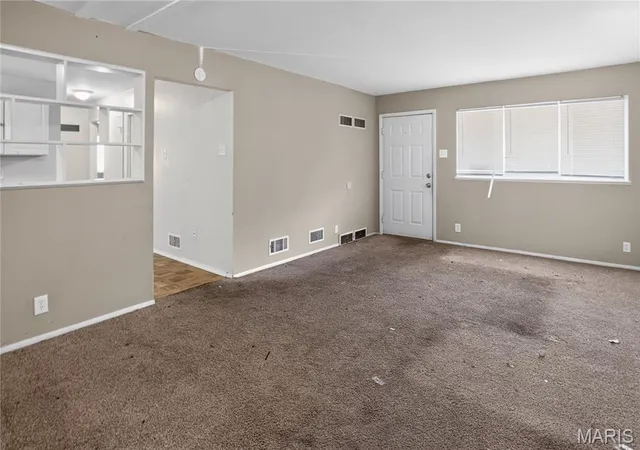 Photo 4 of Sale Pending at 10341 Lilac Ave, St Louis, MO 63137 | MLS# MIS26044239 | Listing updated on 2026-10-19