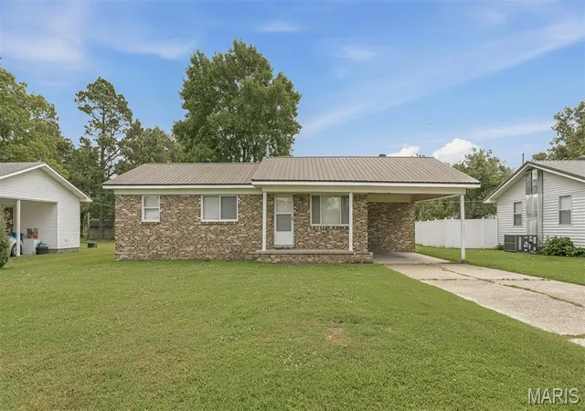 Homes for sale in Gideon, MO | 205 S Lunbeck Ave, Gideon, MO 63848 | MLS# MIS26044256