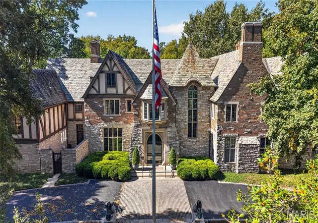 Photo 2 of Mansion for sale at 23 Carrswold Dr, Saint Louis, MO 63105 | MLS# MIS26044266 | Listing updated on 2026-10-23