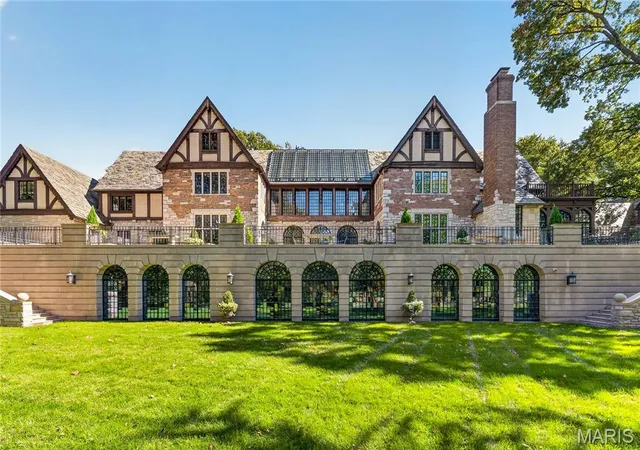 Photo 3 of Mansion for sale at 23 Carrswold Dr, Saint Louis, MO 63105 | MLS# MIS26044266 | Listing updated on 2026-10-23