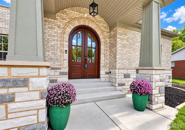 Photo 1 of Single family home for sale at 9 Bon Price Ln, Saint Louis, MO 63132 | MLS# MIS26044270 | Listing updated on 2026-10-18